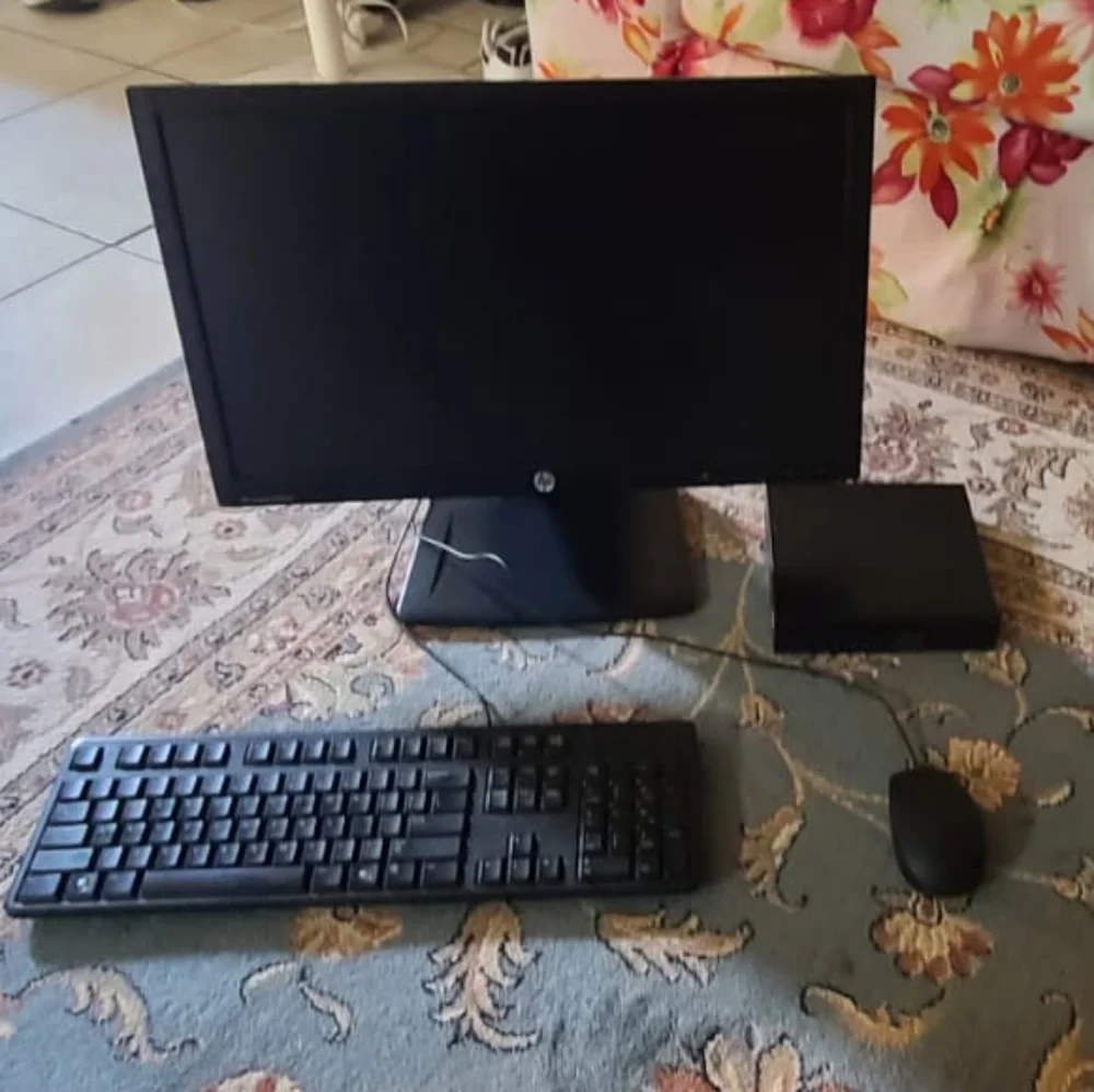 HP Desktop Computer For Sale Full Package in Excellent Condition